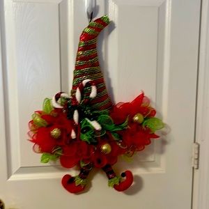 Elf hat wreath.